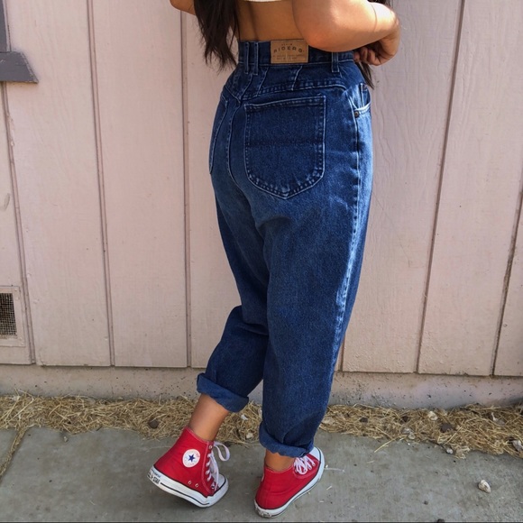 HIGH WAISTED DARK WASH MOM JEANS - Picture 2 of 5